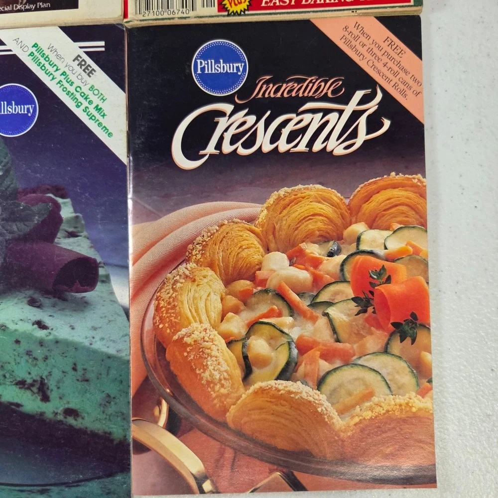 Vintage Pillsbury Cookbook Booklet Lot 1980s Bake-Off Festive Baking Crescents